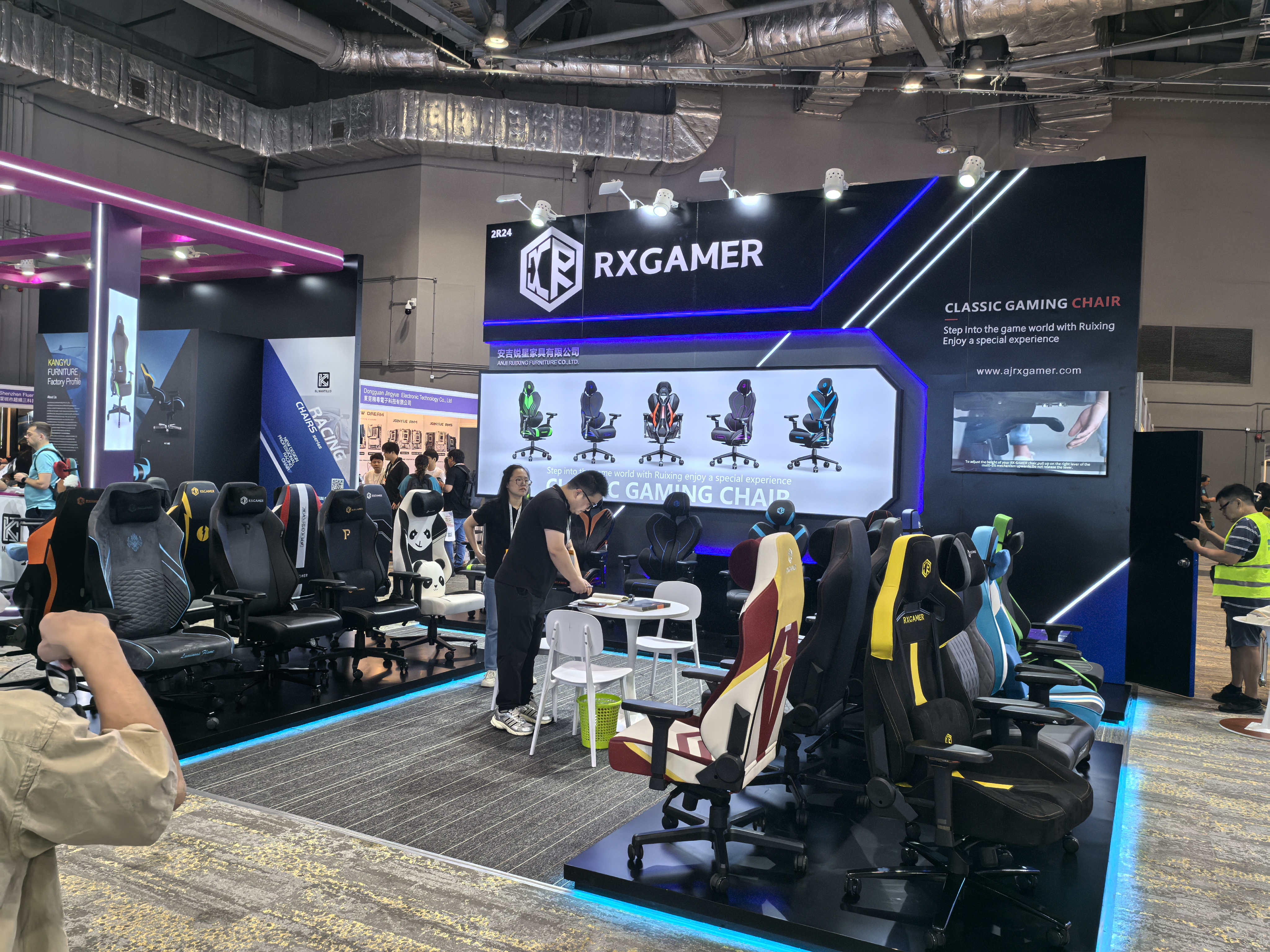 Anji Ruixing Furniture brille au salon de l'électronique de Hong Kong (automne) avec un grand succès